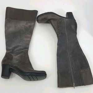 Clarks Gray Leather Heeled Riding Boots. Women's size 6.5